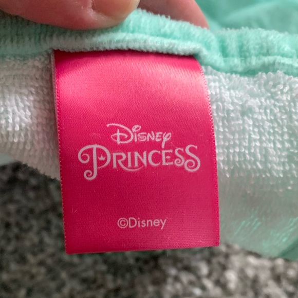 Disneys Ariel Little Mermaid Oversized Beach Towel - Picture 3 of 3